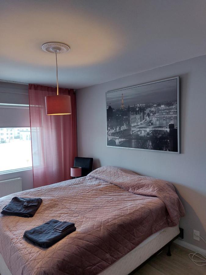 Apartment Near The Airport Njarthvik Exterior foto